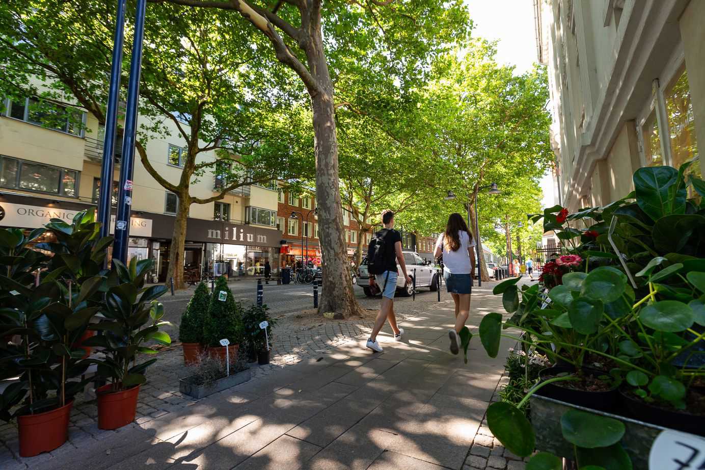 Lyngby Hovedgade gående på fortorv