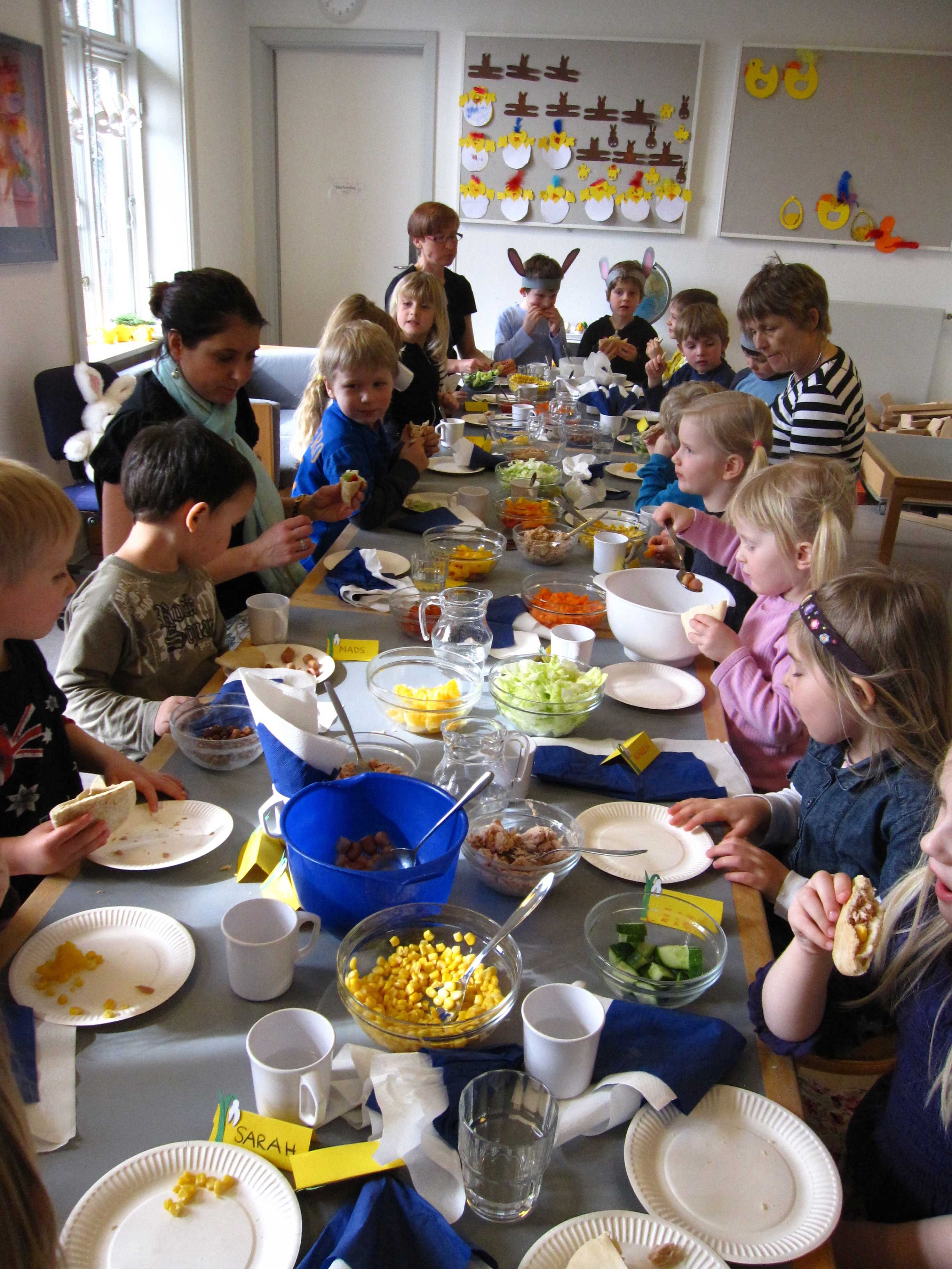 Der spises påskefrokost