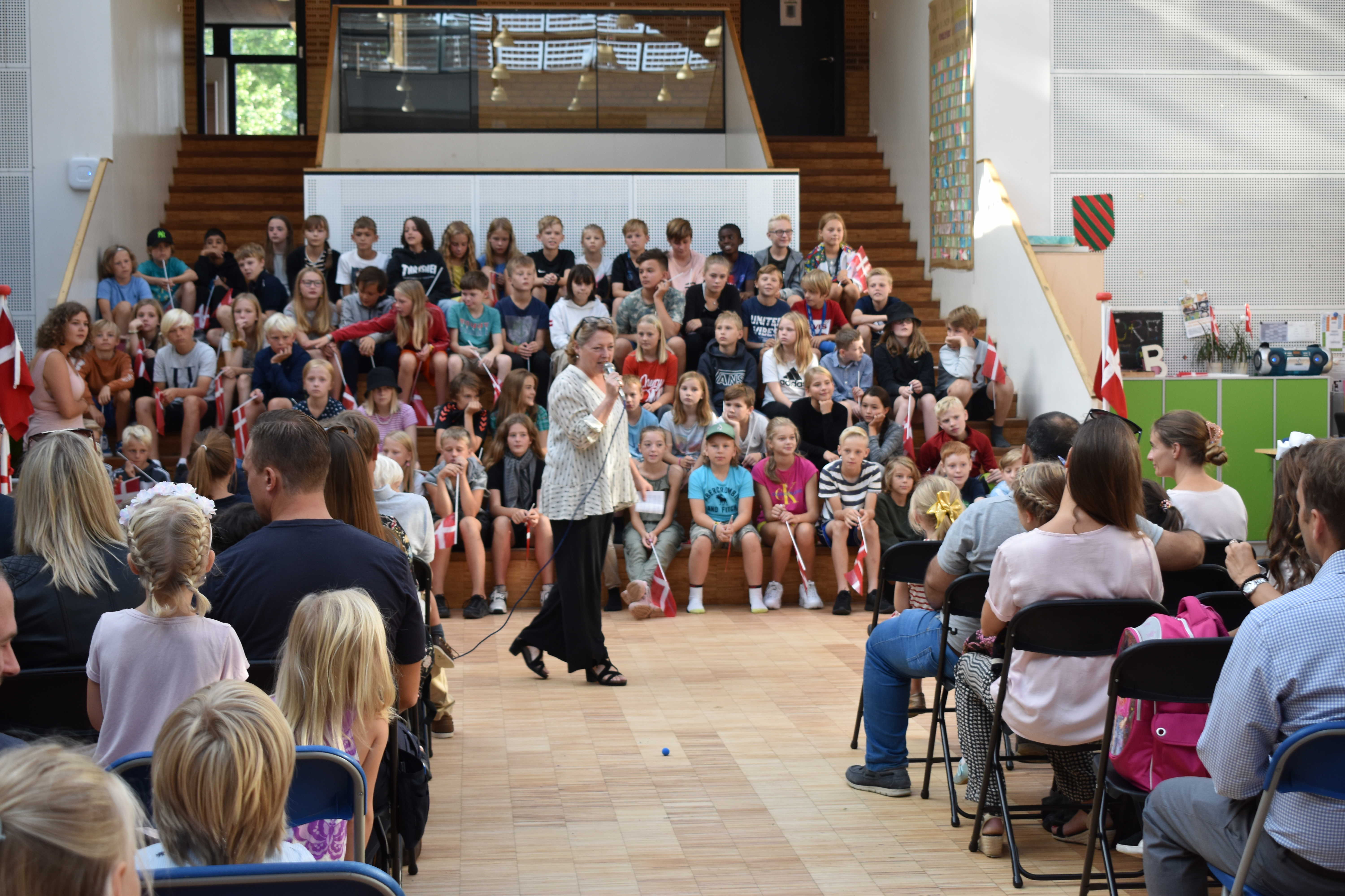 Skolelederen byder velkommen